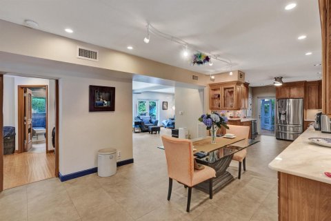 House in Fort Lauderdale, Florida 4 bedrooms, 191.66 sq.m. № 2190549 - photo 8