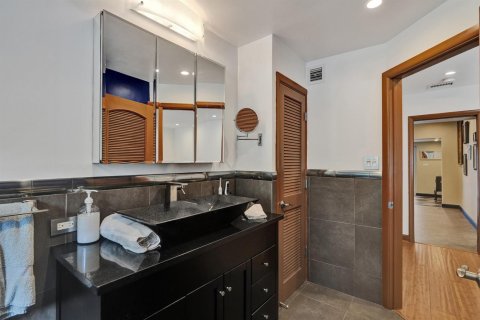 House in Fort Lauderdale, Florida 4 bedrooms, 191.66 sq.m. № 2190549 - photo 24