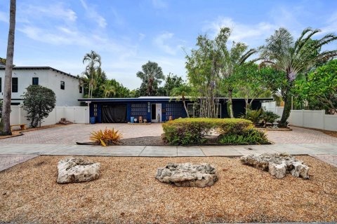 House in Fort Lauderdale, Florida 4 bedrooms, 191.66 sq.m. № 2190549 - photo 3