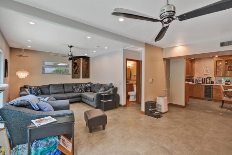 House in Fort Lauderdale, Florida 4 bedrooms, 191.66 sq.m. № 2190549 - photo 15