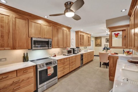 House in Fort Lauderdale, Florida 4 bedrooms, 191.66 sq.m. № 2190549 - photo 10