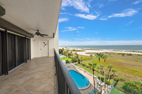 Condominio en venta en Clearwater, Florida, 2 dormitorios, 117.52 m2 № 2266687 - foto 11