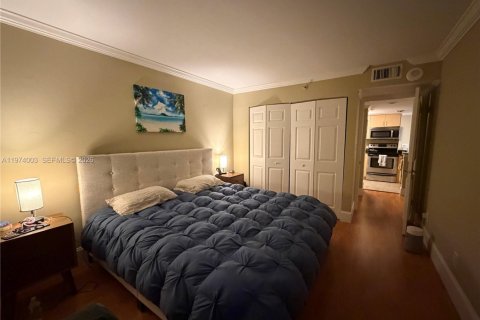 Condo in Miami, Florida, 2 bedrooms  № 2041712 - photo 4