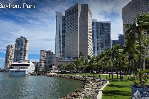 Condo in Miami, Florida, 2 bedrooms  № 2041712 - photo 19