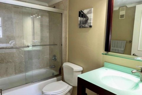 Condo in Miami, Florida, 2 bedrooms  № 2041712 - photo 7