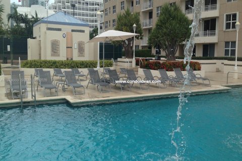 Condo in Miami, Florida, 2 bedrooms  № 2041712 - photo 13