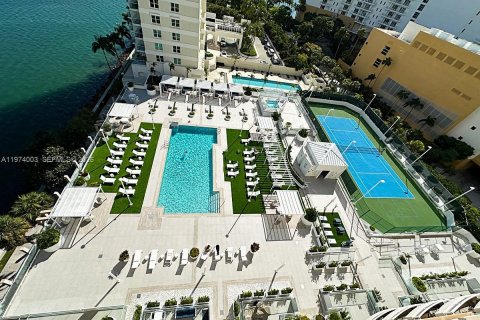 Condo in Miami, Florida, 2 bedrooms  № 2041712 - photo 10
