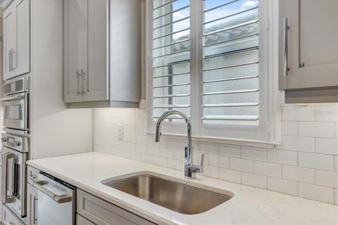 Villa ou maison à vendre à Tampa, Floride: 4 chambres, 213.95 m2 № 2105318 - photo 24