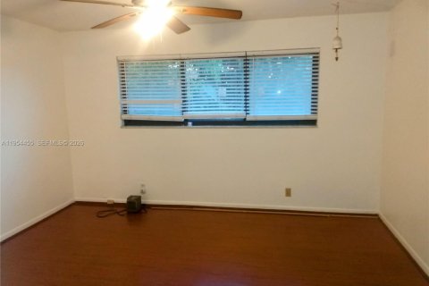 House in Lauderhill, Florida 4 bedrooms, 165.83 sq.m. № 2010602 - photo 5