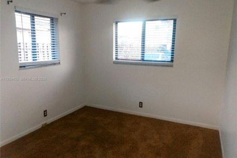 House in Lauderhill, Florida 4 bedrooms, 165.83 sq.m. № 2010602 - photo 10