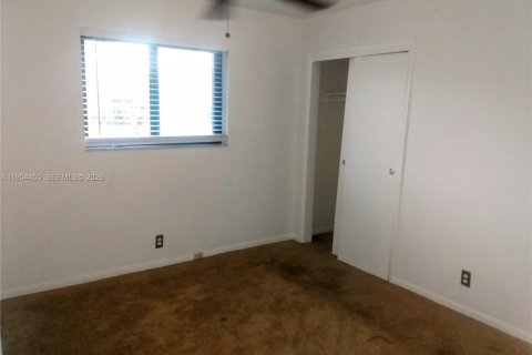 House in Lauderhill, Florida 4 bedrooms, 165.83 sq.m. № 2010602 - photo 9