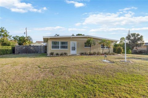 House in Palmetto, Florida 2 bedrooms, 104.89 sq.m. № 1620422 - photo 1