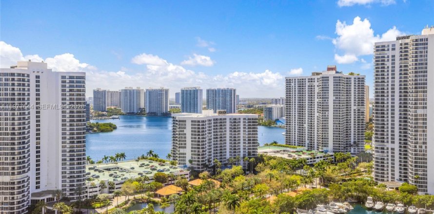 Кондоминиум с 3 спальнями в Авентура, Флорида № 2050789