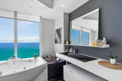 Copropriété à vendre à Sunny Isles Beach, Floride: 3 chambres, 226.68 m2 № 1727221 - photo 18