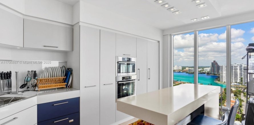 Condo à Sunny Isles Beach, Floride, 3 chambres  № 1727221