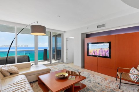 Copropriété à vendre à Sunny Isles Beach, Floride: 3 chambres, 226.68 m2 № 1727221 - photo 2