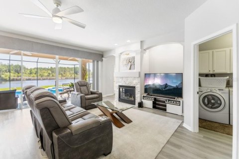 House in Land O' Lakes, Florida 4 bedrooms, 310.76 sq.m. № 2155819 - photo 8