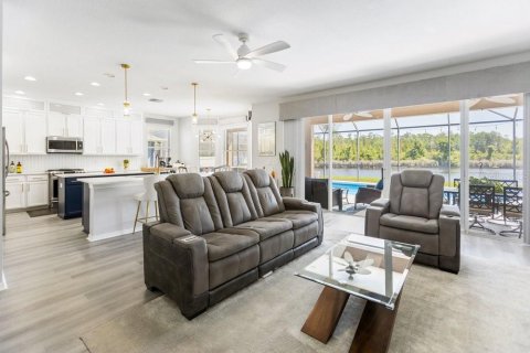 House in Land O' Lakes, Florida 4 bedrooms, 310.76 sq.m. № 2155819 - photo 9
