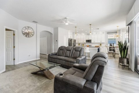 House in Land O' Lakes, Florida 4 bedrooms, 310.76 sq.m. № 2155819 - photo 10