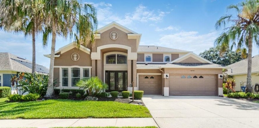 House in Land O' Lakes, Florida 4 bedrooms, 310.76 sq.m. № 2155819