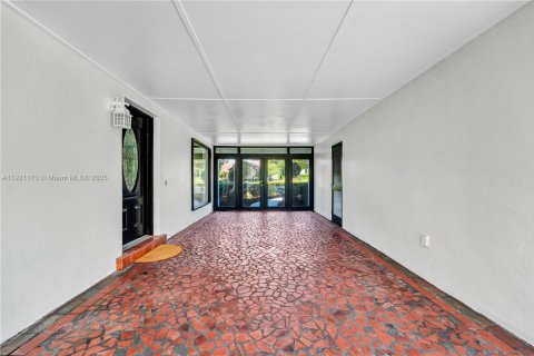 House in Orlando, Florida 4 bedrooms № 1974215 - photo 2