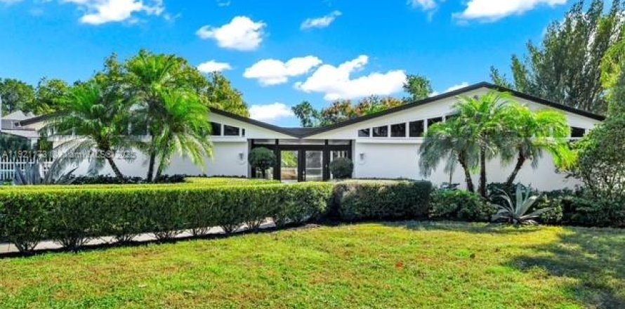 House in Orlando, Florida 4 bedrooms № 1974215