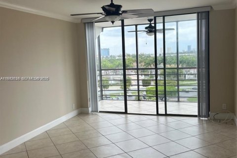 Copropriété à louer à Aventura, Floride: 2 chambres, 92.34 m2 № 1999002 - photo 9