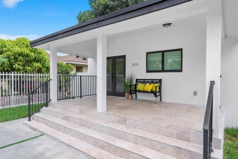 Casa en alquiler en Miami, Florida, 3 dormitorios, 115.57 m2 № 1984434 - foto 2