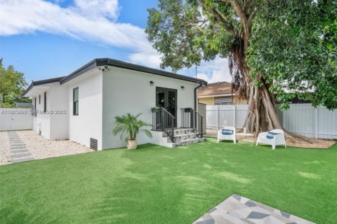 Casa en alquiler en Miami, Florida, 3 dormitorios, 115.57 m2 № 1984434 - foto 18