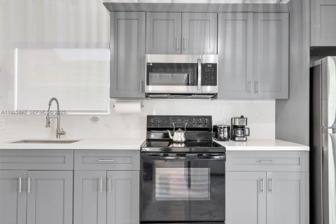 Casa en alquiler en Miami, Florida, 3 dormitorios, 115.57 m2 № 1984434 - foto 8