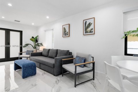 Casa en alquiler en Miami, Florida, 3 dormitorios, 115.57 m2 № 1984434 - foto 4