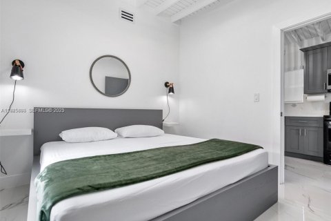 Casa en alquiler en Miami, Florida, 3 dormitorios, 115.57 m2 № 1984434 - foto 9