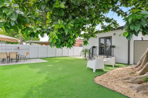 Casa en alquiler en Miami, Florida, 3 dormitorios, 115.57 m2 № 1984434 - foto 17