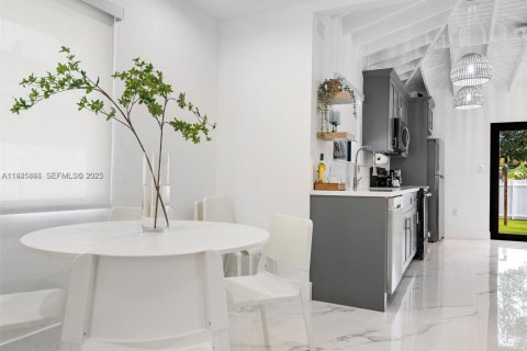 Casa en alquiler en Miami, Florida, 3 dormitorios, 115.57 m2 № 1984434 - foto 7