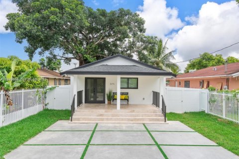 Casa en alquiler en Miami, Florida, 3 dormitorios, 115.57 m2 № 1984434 - foto 1