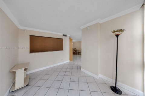 Снять в аренду кондоминиум в Халландейл-Бич, Флорида 2 спальни, 94.76м2, № 2004432 - фото 10