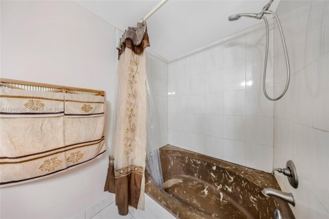 Снять в аренду кондоминиум в Халландейл-Бич, Флорида 2 спальни, 94.76м2, № 2004432 - фото 22