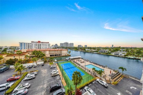 Снять в аренду кондоминиум в Халландейл-Бич, Флорида 2 спальни, 94.76м2, № 2004432 - фото 25