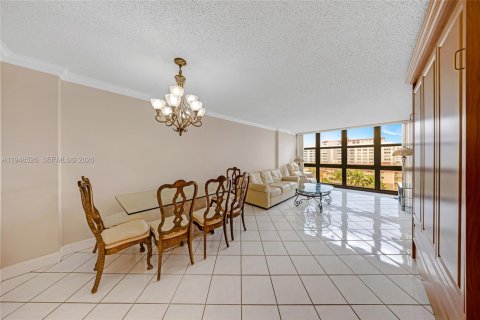 Снять в аренду кондоминиум в Халландейл-Бич, Флорида 2 спальни, 94.76м2, № 2004432 - фото 5