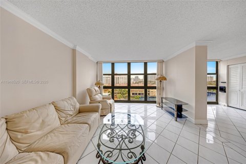 Снять в аренду кондоминиум в Халландейл-Бич, Флорида 2 спальни, 94.76м2, № 2004432 - фото 2