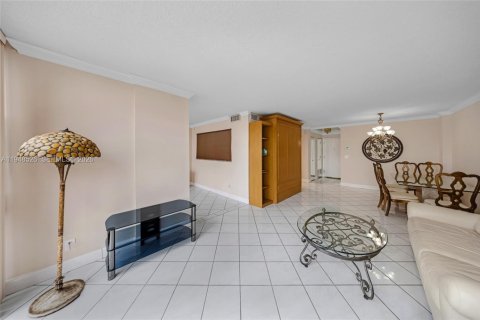 Снять в аренду кондоминиум в Халландейл-Бич, Флорида 2 спальни, 94.76м2, № 2004432 - фото 3