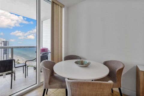 Copropriété à louer à Hallandale Beach, Floride: 1 chambre, 78.41 m2 № 1481652 - photo 5