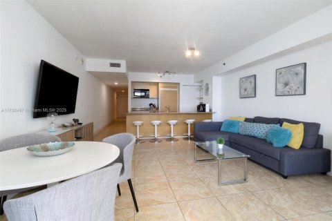 Copropriété à louer à Hallandale Beach, Floride: 1 chambre, 78.41 m2 № 1481652 - photo 3