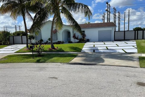 Casa en Homestead, Florida 3 dormitorios, 121.61 m2 № 2051849