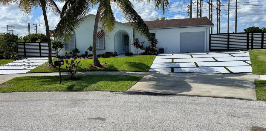 Casa en Homestead, Florida 3 dormitorios, 121.61 m2 № 2051849