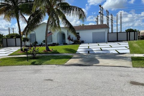 Casa en alquiler en Homestead, Florida, 3 dormitorios, 121.61 m2 № 2051849 - foto 2