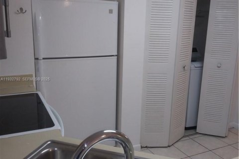 Copropriété à vendre à Oakland Park, Floride: 2 chambres, 94.76 m2 № 1991660 - photo 14