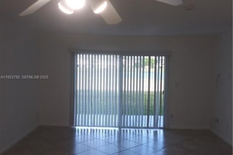 Copropriété à vendre à Oakland Park, Floride: 2 chambres, 94.76 m2 № 1991660 - photo 12