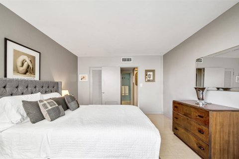 Condo in Miami Beach, Florida, 1 bedroom  № 1954143 - photo 7