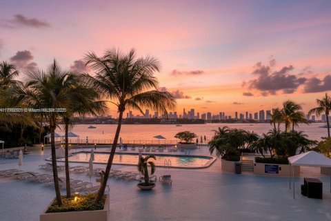 Condo in Miami Beach, Florida, 1 bedroom  № 1954143 - photo 15